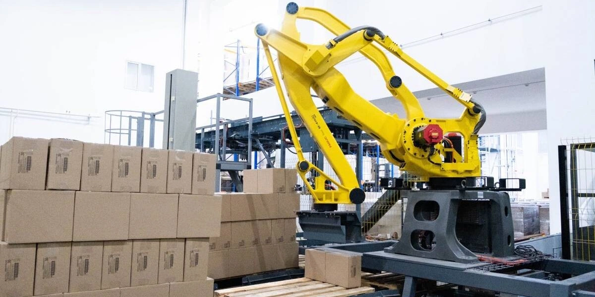 Укладка готовой продукции происходит с&nbsp;помощью робота