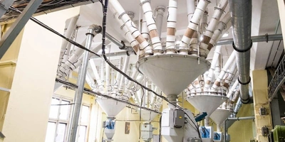 Площадка изготовления муки предприятия — это шесть этажей мельничного пространства