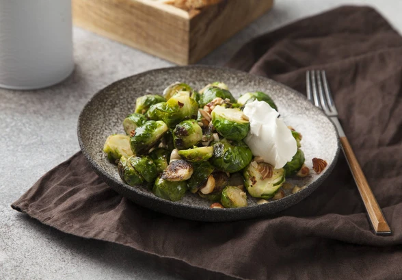 Рецепт «Брюссельская капуста с&nbsp;орехами и&nbsp;творожным сыром»