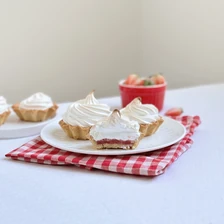 Корзиночки с&nbsp;клубничной начинкой