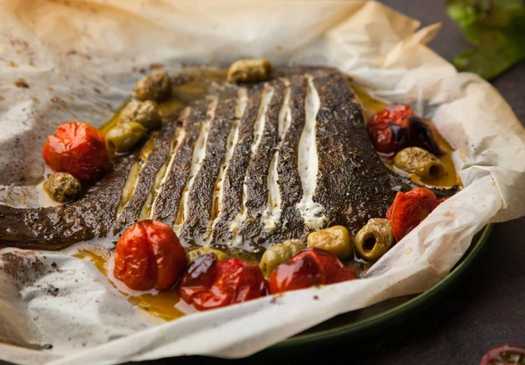 Рецепт «Камбала в&nbsp;печи с&nbsp;оливками и&nbsp;томатами черри»