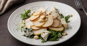 Салат с&nbsp;грушей и&nbsp;топинамбуром