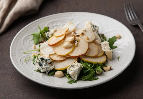 Рецепт «Салат с&nbsp;грушей и&nbsp;топинамбуром»