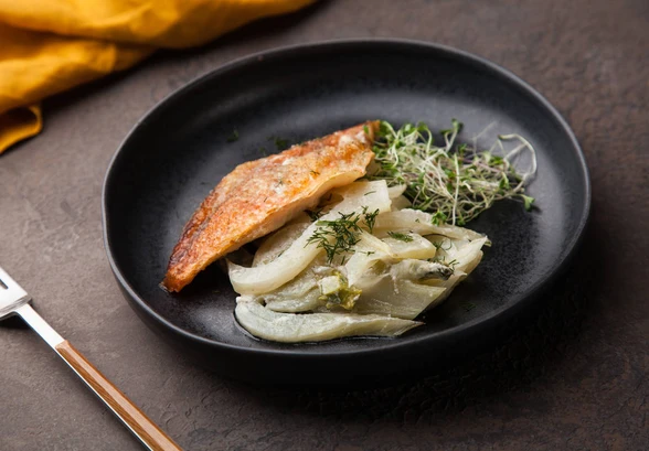 Рецепт «Морской окунь с&nbsp;фенхелем и&nbsp;яблочным сидром»