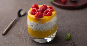 Чиа-пуддинг манго-малина на&nbsp;кокосовом молоке