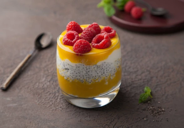 Рецепт «Чиа-пуддинг манго-малина на&nbsp;кокосовом молоке»