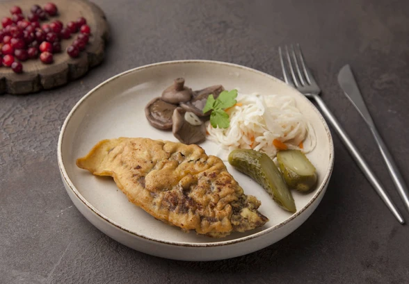 Рецепт «Шницель из&nbsp;говядины с&nbsp;соленьями»