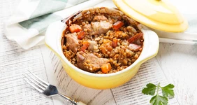 Гречка с&nbsp;индейкой в&nbsp;горшочке