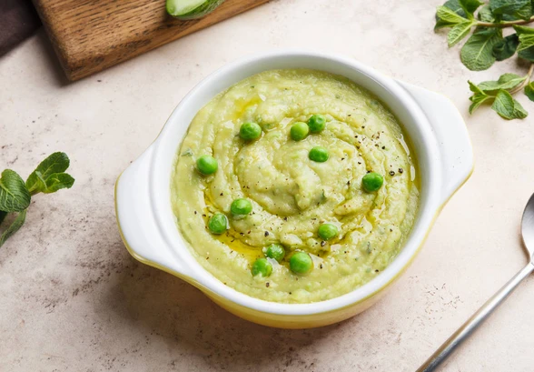 Рецепт «Крем-суп из&nbsp;зелёного горошка с&nbsp;мятой»