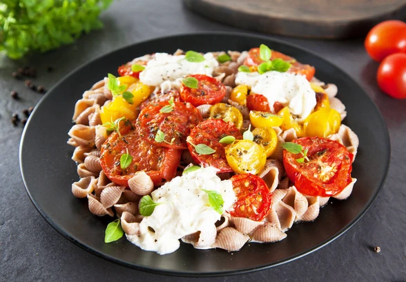 Рецепт «Паста с&nbsp;печёными помидорами и&nbsp;страчателлой»
