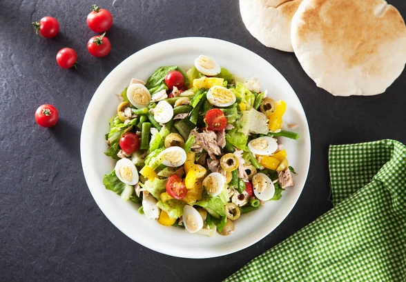 Рецепт «Салат с&nbsp;тунцом и&nbsp;перепелиными яйцами»