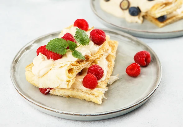 Рецепт «Мильфей с&nbsp;лаймовым кремом и&nbsp;ягодами»