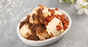 Домашнее мороженое с&nbsp;маскарпоне и&nbsp;солёными топпингами