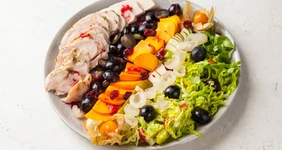 Фруктовый салат с&nbsp;индейкой