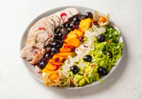 Рецепт «Фруктовый салат с&nbsp;индейкой»