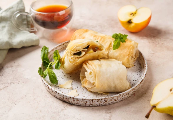 Рецепт «Мини-штрудели из&nbsp;фило с&nbsp;яблоками и&nbsp;грушами»