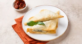 Пирожки из&nbsp;теста фило с&nbsp;мясом в&nbsp;средиземноморском стиле