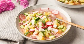 Окрошка на&nbsp;розовом квасе