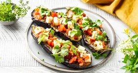 Баклажан с&nbsp;томатами и&nbsp;фетой