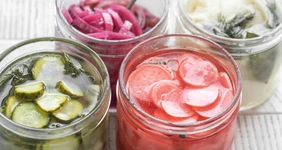 Ассорти быстро маринованных овощей