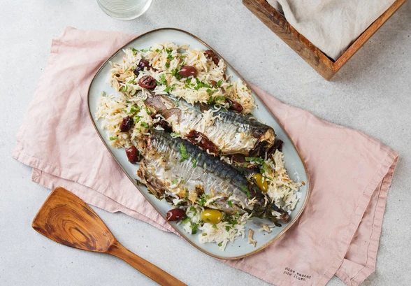 Рецепт «Скумбрия с&nbsp;рисом, вялеными томатами и&nbsp;оливками»