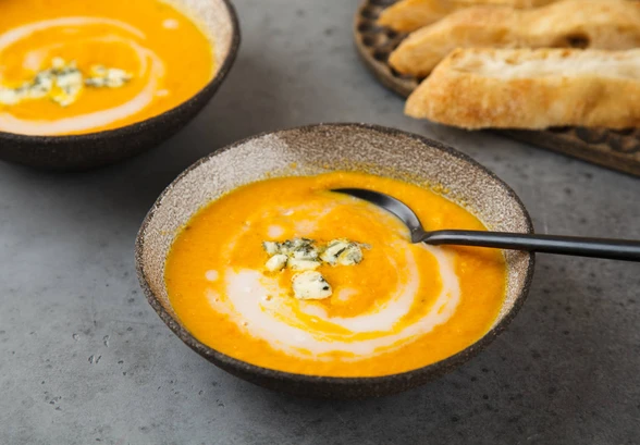Рецепт «Морковно-тыквенный суп на&nbsp;кокосовом молоке с&nbsp;горгонзолой»