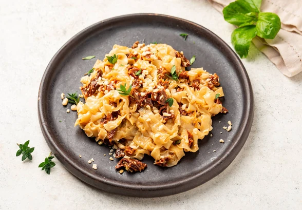 Рецепт «Домашняя паста с&nbsp;вялеными томатами»