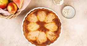 Миндальный пирог с&nbsp;грушами