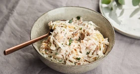 Салат с&nbsp;копчёной курицей и&nbsp;дайконом