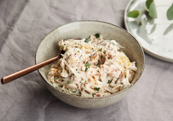 Рецепт «Салат с&nbsp;копчёной курицей и&nbsp;дайконом»