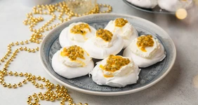 Меренги с&nbsp;кремом и&nbsp;маракуйей