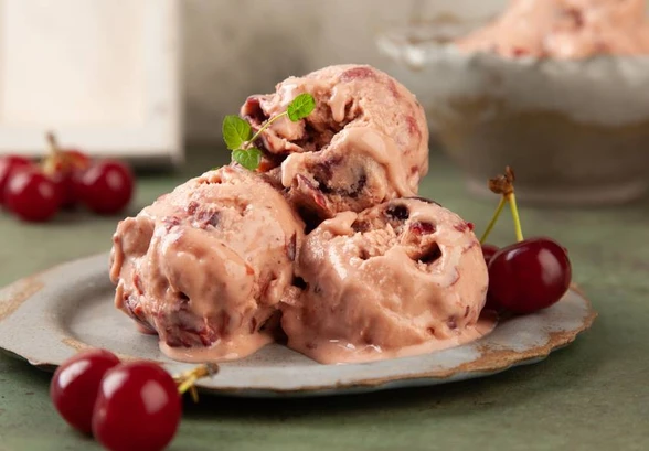 Рецепт «Сливочное мороженое с&nbsp;вишней»