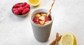 Яблочный глинтвейн с&nbsp;малиной