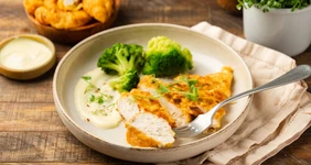 Куриный шницель и&nbsp;стрипсы из&nbsp;одной грудки