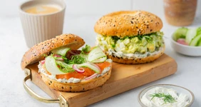 Бейглы с&nbsp;творожным сыром