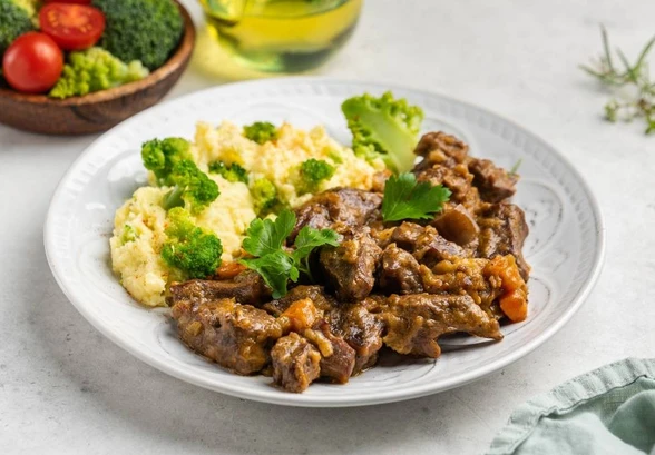 Рецепт «Гуляш из&nbsp;говядины с&nbsp;пряными овощами»