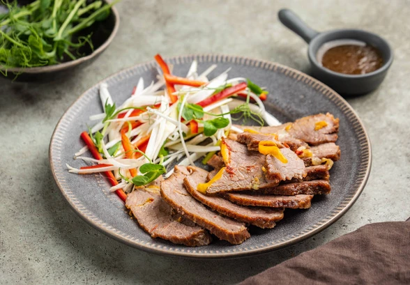 Рецепт «Говядина запечённая с&nbsp;перцем»