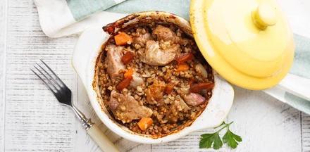 Готовим в&nbsp;духовке: 17 рецептов в&nbsp;горшочках и&nbsp;без