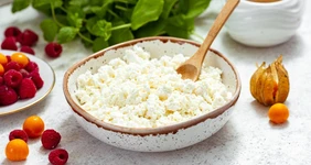 От горячего до&nbsp;десерта: 10 рецептов из&nbsp;творога, которые не займут много времени