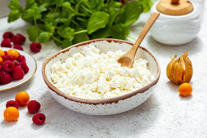 От горячего до&nbsp;десерта: 10 рецептов из&nbsp;творога, которые не займут много времени