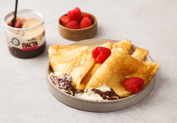 Рецепт «Блины на&nbsp;молоке с&nbsp;шоколадной пастой»