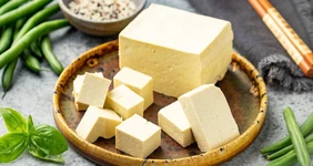 Что общего у тофу, ГМО и&nbsp;менопаузы? Мифы и&nbsp;правда о&nbsp;соевых продуктах