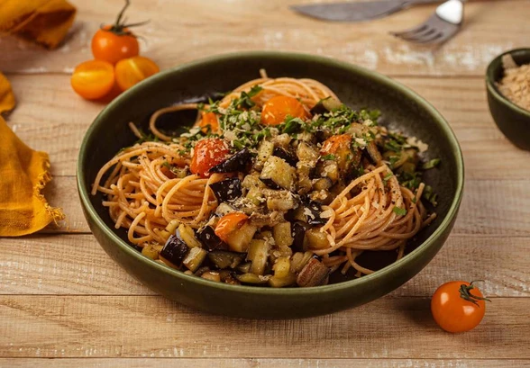 Рецепт «Спагетти из&nbsp;чечевицы с&nbsp;баклажанами»