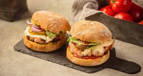 Бургер с&nbsp;сочной котлетой из&nbsp;свинины