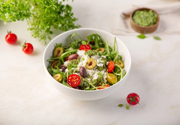 Рецепт «Салат с&nbsp;творогом и&nbsp;помидорами по-средиземноморски»