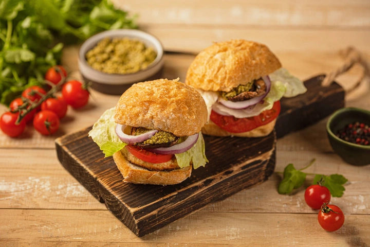 Как сделать бургеры в&nbsp;домашних условиях: рецепты котлет, соусов и&nbsp;советы кулинаров