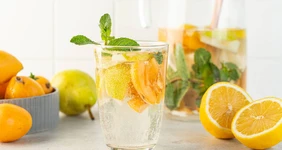 Домашний лимонад с&nbsp;грушей и&nbsp;мушмулой