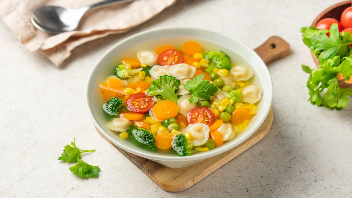 Пышный омлет, сырный суп и&nbsp;фруктовые вафли: 10 рецептов для&nbsp;детского меню