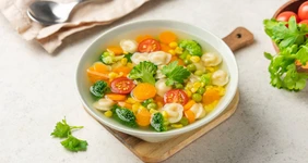 Пышный омлет, сырный суп и&nbsp;фруктовые вафли: 10 рецептов для&nbsp;детского меню