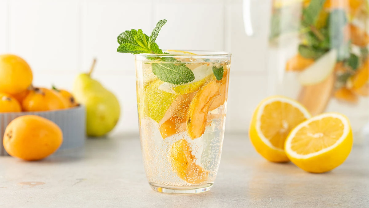 Домашний лимонад, ягодный смузи и&nbsp;кофе со льдом: рецепты холодных напитков